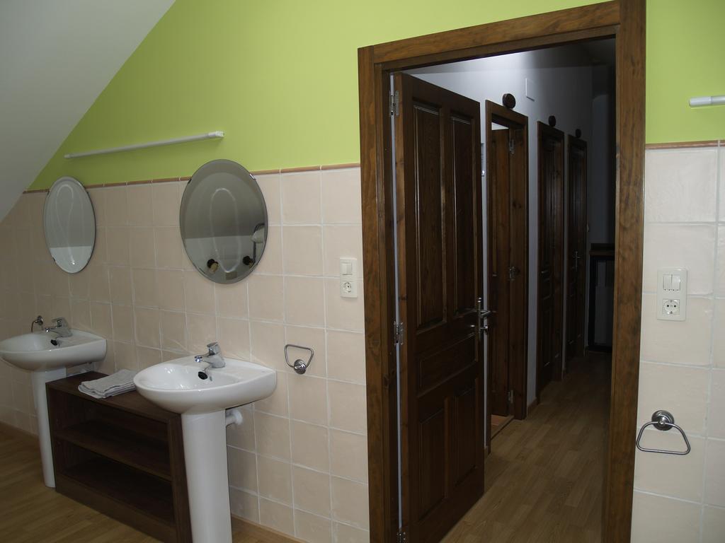 Albergue De Yebra Yebra de Basa الغرفة الصورة