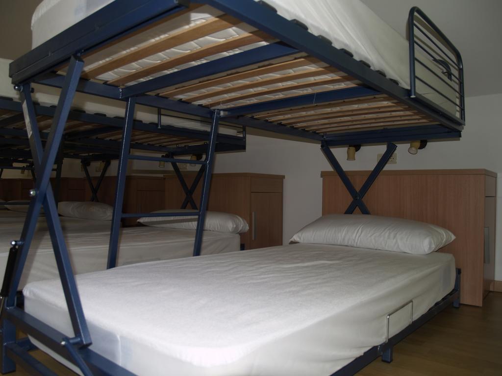 Albergue De Yebra Yebra de Basa الغرفة الصورة
