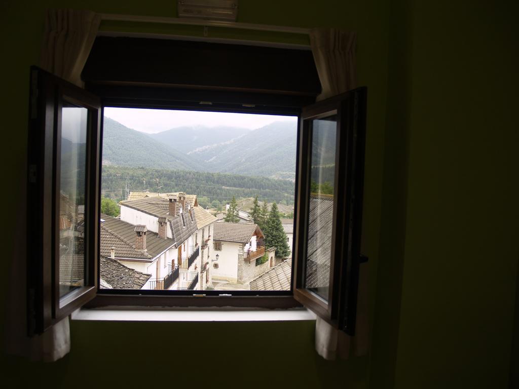 Albergue De Yebra Yebra de Basa الغرفة الصورة
