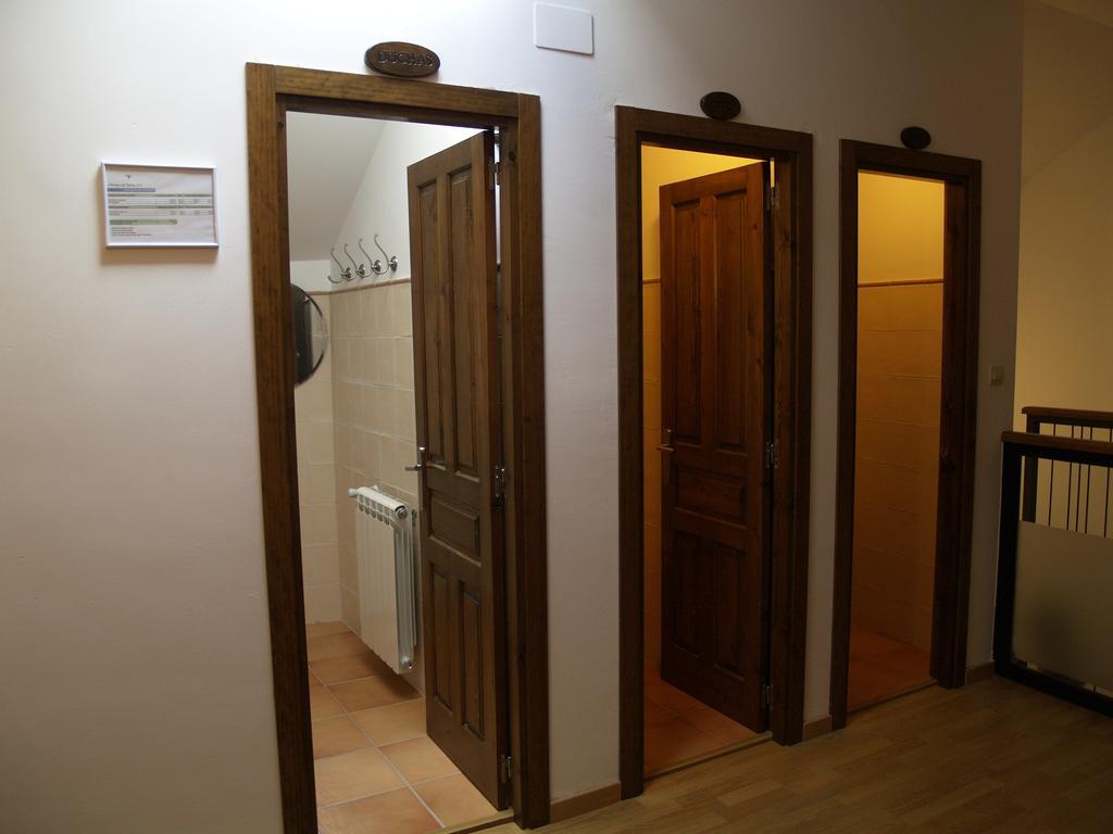 Albergue De Yebra Yebra de Basa الغرفة الصورة