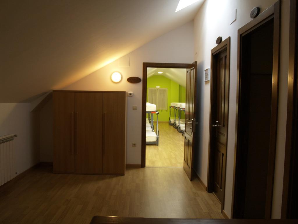 Albergue De Yebra Yebra de Basa الغرفة الصورة
