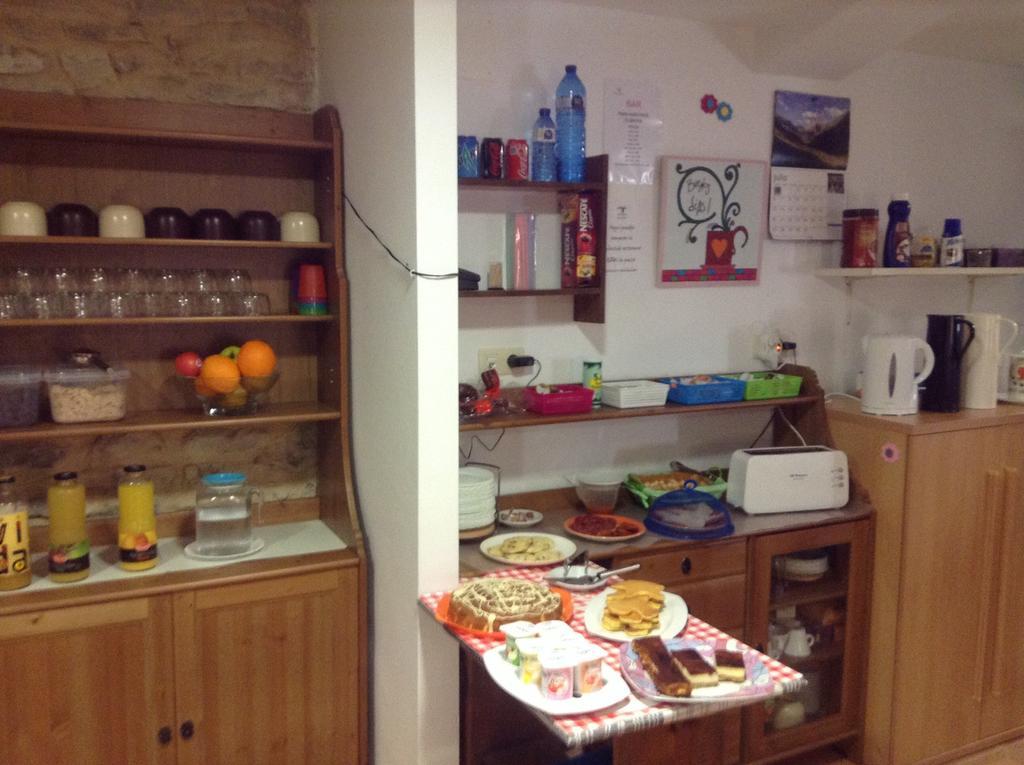 Albergue De Yebra Yebra de Basa المظهر الخارجي الصورة